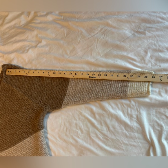 Abercrombie & Fitch Tan and Cream Scoop Neck Sweater - Picture 10 of 11